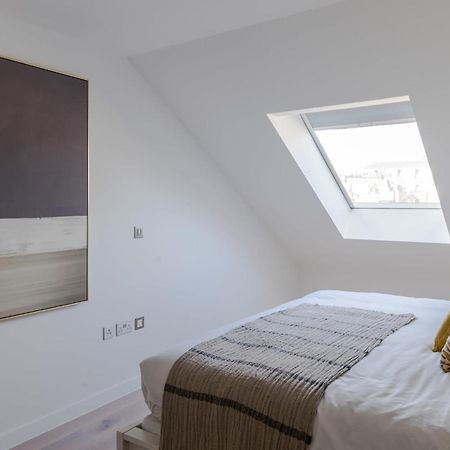 Zen Sanctuary - Soho - By Frankie Says Apartment London Luaran gambar